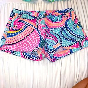 Lily Pulitzer shorts size 2🤍